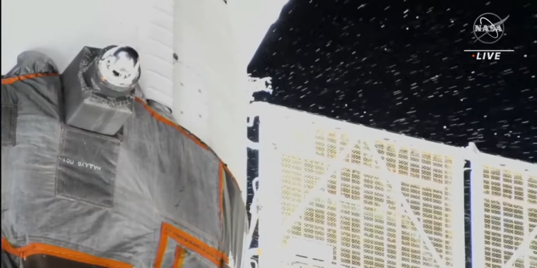 Русија каже да неће предузети хитне мере у вези са оштећеном свемирском летелицом Сојуз