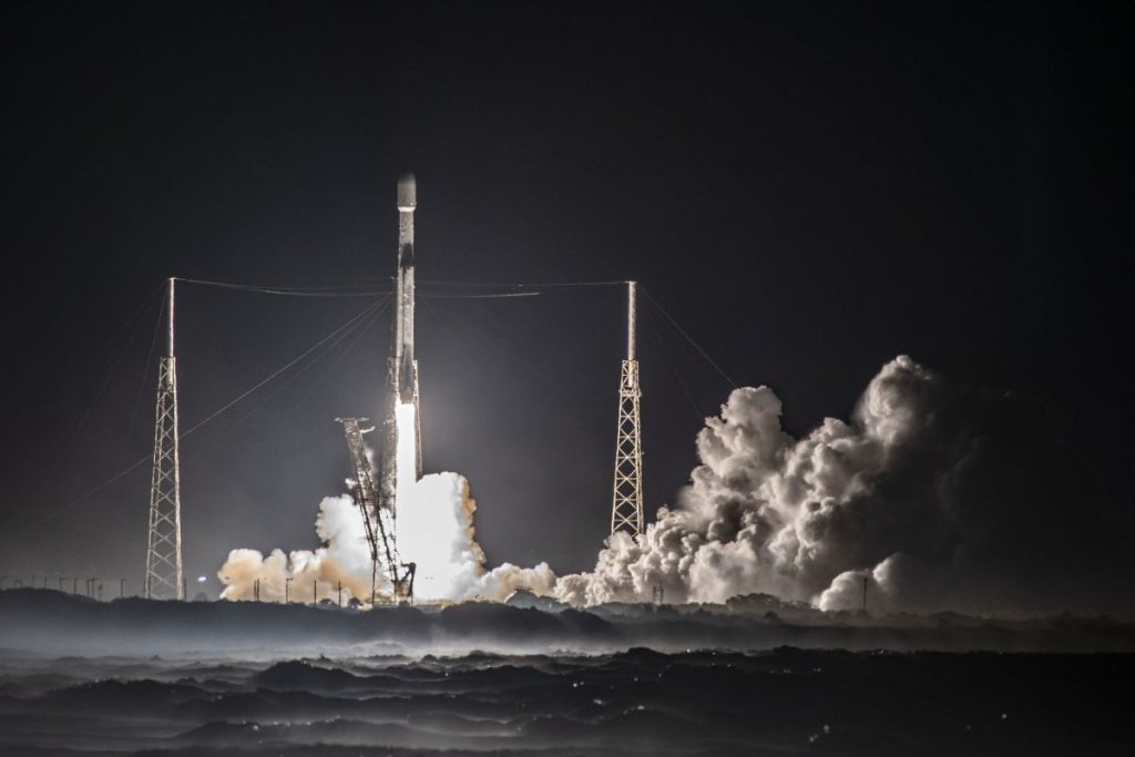 Погледајте како СпацеКс ракета лансира 2 комуникациона сателита у орбиту данас (16. децембра)